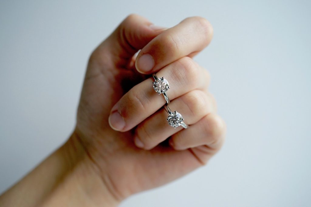 lab-diamond-vs-natural-diamond-engagement-ring