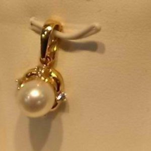 pearl and diamond pendant